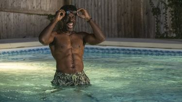 En esta imagen proporcionada por MGM muestra a Sterling K. Brown en una escena de American Fiction. (Claire Folger/MGM-Orion Releasing vía AP)