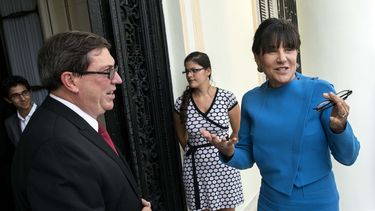 La secretaria de Comercio de Estados Unidos, Penny Pritzker, se reúne con el ministro cubano de Relaciones Exteriores, Bruno Rodríguez.