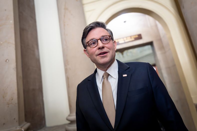 El presidente de la Cámara de Representantes Mike Johnson en el Capitolio en Washington el 13 de octubre del 2025. (AP foto/J. Scott Applewhite)