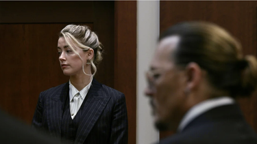 la razon por la que johnny depp no mira a los ojos a amber heard en el juicio