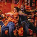 En esta imagen proporcionada por Polk & Co. Maleah Joi Moon, izquierda, y Chris Lee durante una función de Hells Kitchen. (Marc J. Franklin/Polk & Co. via AP)