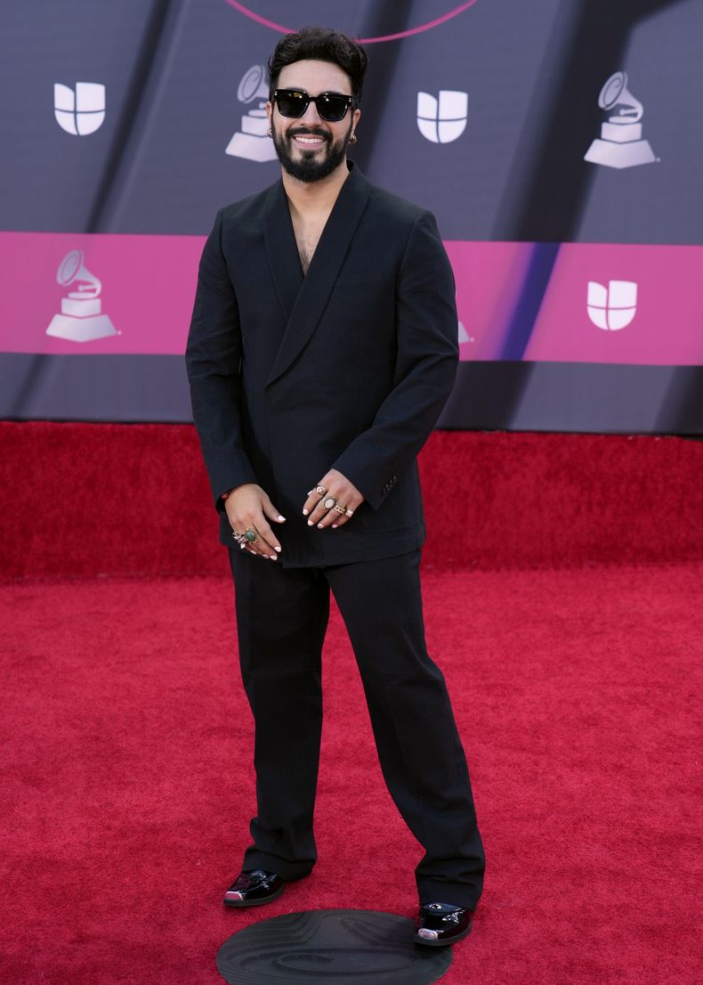 Luis Figueroa llega a la 23a entrega anual del Latin Grammy Awards at the Mandalay Bay Michelob Ultra Arena el 17 de noviembre de 2022, en Las Vegas. (Foto AP/John Locher)