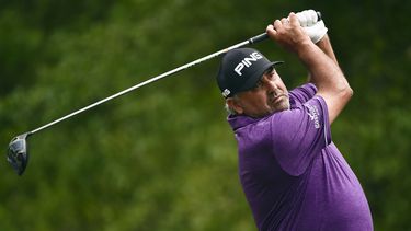 ARCHIVO - El argentino Ángel Cabrera realiza su tiro de salida al hoyo 2 durante la tercera ronda del Abierto de Houston, el 1 de abril de 2017 (AP Foto/Eric Christian Smith, archivo)