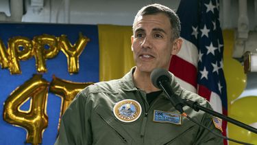 Contraen COVID-19 por 2da vez 8 marineros en portaaviones