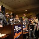 Demócrata gana contienda para el Senado en Montana