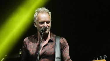 Sting, en concierto, advierte que democracia corre peligro