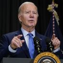 ARCHIVO - El presidente Joe Biden habla con los periodistas el 26 de noviembre de 2023, en Nantucket, Massachusetts. La administración Biden ha dicho a Israel que debe operar con mucha mayor precisión en el sur de Gaza si renueva una campaña terrestre destinada a erradicar al grupo militante Hamás. (AP Foto/Stephanie Scarbrough, Archivo)