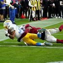 Chargers se arriesgan con la conversión, superan a Cardinals