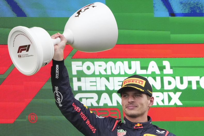 Max Verstappen de Red Bull tras ganar el Gran Premio de Holanda, el domingo 27 de agosto de 2023, en Zandvoort. (AP Foto/Peter Dejong)