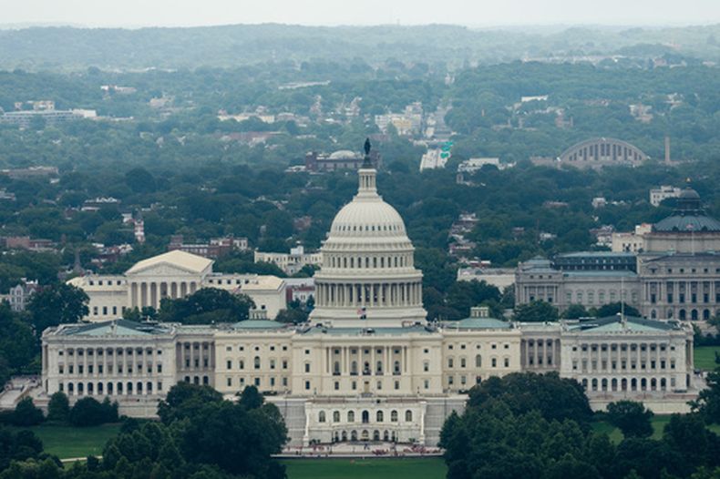 El Capitolio de Estados Unidos, visto desde el Monumento a Washington, el 9 de julio de 2026, en Washington. (AP Foto/Julia Demaree Nikhinson)