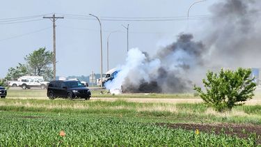 accidente entre un camion y un autobus en manitoba, canada, deja al menos 15 muertos