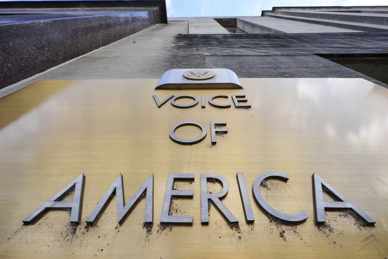 ARCHIVO - El edificio de Voice of America, en Washington, el 5 de mayo de 2025. (AP Foto/Gene J. Puskar, Archivo)