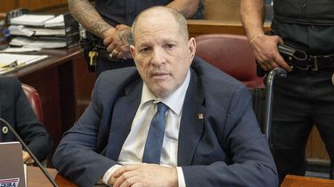 Harvey Weinstein comparece ante el tribunal estatal en Manhattan mientras continúa la selección del jurado en su nuevo juicio el martes 22 de abril de 2025 en Nueva York. (Steven Hirsch /New York Post via AP, Pool)