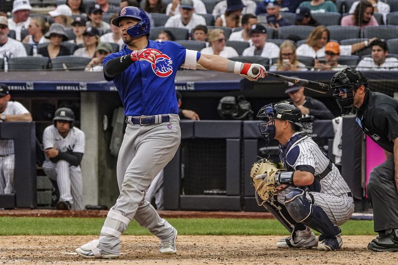 Seiya Suzuki de los Cachorros de Chicago hace swing a un lanzamiento en la séptima entrada del juego ante los Yanquis de Nueva York, en Nueva York. Domingo 9 de julio de 2023. (AP Foto/Bebeto Matthews)