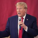 El expresidente Donald Trump en el Aeropuerto Internacional del Sur de Texas, en Edinburg, Texas, el 19 de noviembre de 2023. (Foto AP /Eric Gay)