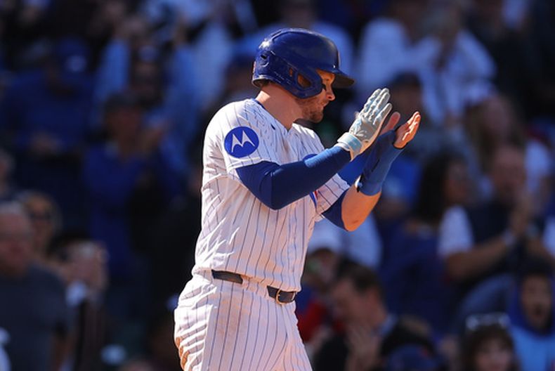 Ian Happ de los Cachorros de Chicago celebra trasn anotar una carrera ante los Marlins de Miami, el jueves 24 de septiembre de 2026, en Chicago. (AP Foto/Melissa Tamez)