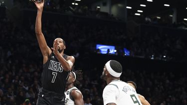 Nets superan por 118-100 a Bucks y ligan octava triunfo