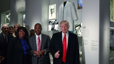 Sondeo AP: 7 de cada 10 hispanos opinan que Trump es racista
