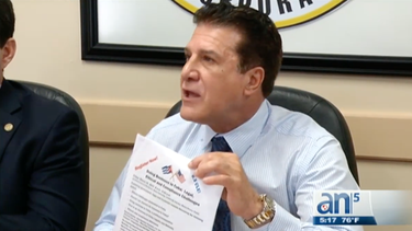 alcalde de hialeah fustiga a comision de etica de miami por evento sobre negocios en cuba