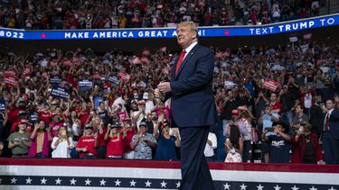 Trump trata de calmar a republicanos ante sombrío panorama