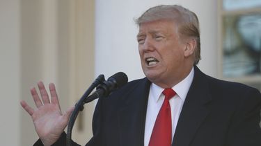 Llamativa cautela de Trump en medio de batalla por el muro
