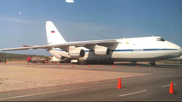 llegan a caracas dos aviones de la fuerza aerea rusa con personal militar