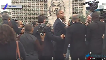obama pide otro angulo para su foto en la plaza de la revolucion