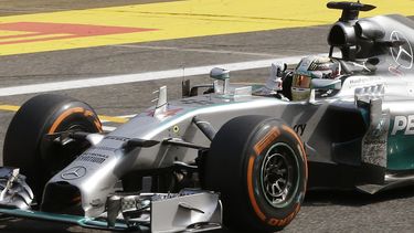 americateve | El piloto de Mercedes, Lewis Hamilton, festeja tras ganar el GP de Italia de la F&oacute;rmula Uno el domingo, 7 de septiembre de 2014, en Monza, Italia. (AP Photo/Antonio Calanni)