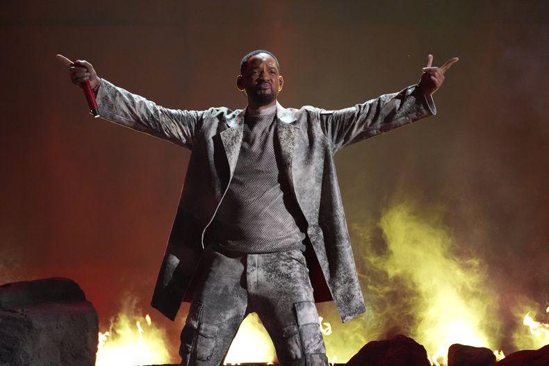 Will Smith actúa durante los premios BET el domingo 30 de junio de 2024 en el Peacock Theatre de Los Ángeles. (Foto AP/Chris Pizzello)