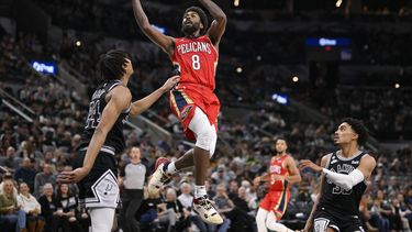 Pelicans vencen 117-99 a Spurs; Se ausenta Popovich