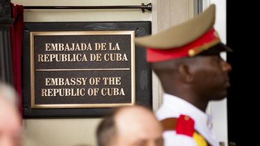 EEUU expulsa a 2 diplomáticos cubanos por incidentes en Cuba