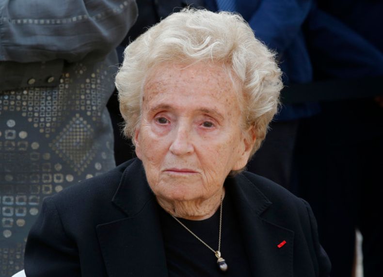 ARCHIVO - Bernadette Chirac, esposa del expresidente francés Jacques Chirac, asiste a una ceremonia en homenaje a Simone Veil en el patio de los Inválidos en París, Francia, el miércoles 5 de julio de 2017. (Foto AP/Michel Euler, archivo)