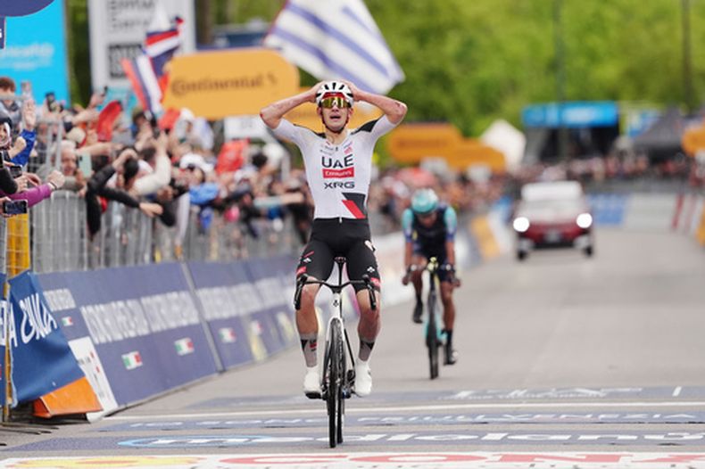 Igor Arrieta gana la quinta etapa del Giro de Italia, el miércoles 13 de mayo de 2026, en Potenza. (Marco Alpozzi/LaPresse vía AP)