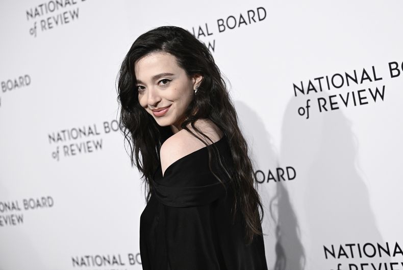 Mikey Madison asiste a la gala de los Pemios NBR en Cipriani 42nd Street el martes 7 de enero de 2025 en Nueva York. (Foto Evan Agostini/Invision/AP)