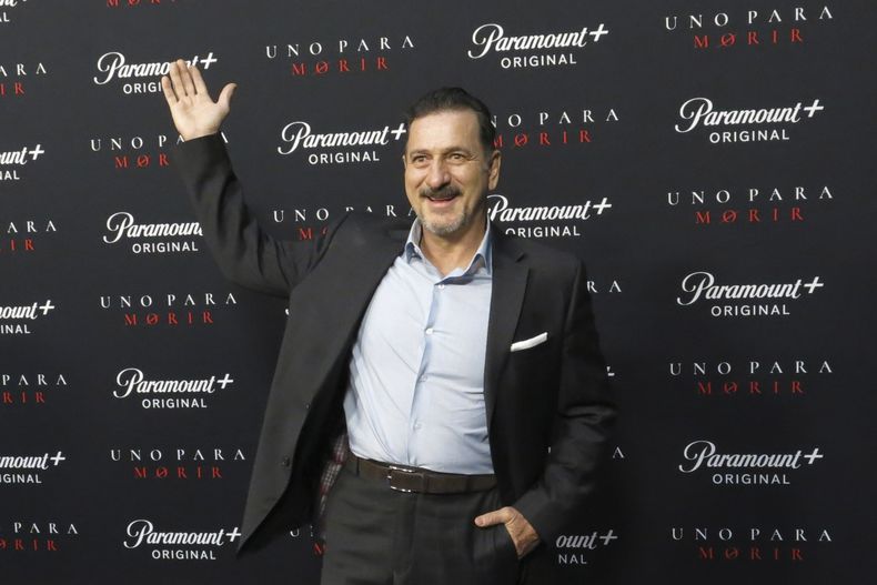 El actor mexicano Juan Carlos Remolina posa en la premiere de la película de Paramount+ Uno para morir en la Ciudad de México el jueves 4 de mayo de 2023. (Foto AP/Berenice Bautista)