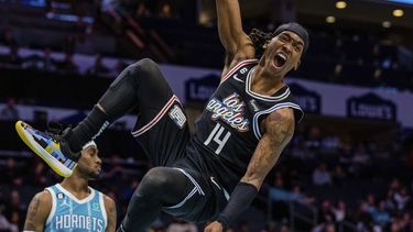 Leonard y George regresan, Clippers supera a los Hornets