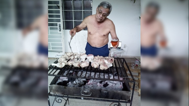 ex espia del regimen cubano disfruta de asado popular por el dia de los padres