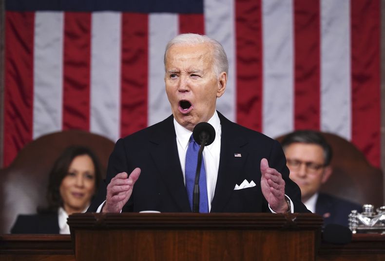 ARCHIVO - El presidente Joe Biden pronuncia el discurso sobre el Estado de la Unión ante una sesión conjunta del Congreso en el Capitolio, el 7 de marzo de 2024, en Washington. (Shawn Thew/Pool via AP, Archivo)