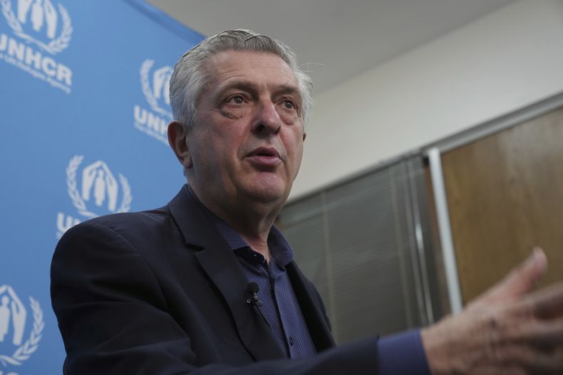 El jefe del Alto Comisionado de las Naciones Unidas para los Refugiados (ACNUR), Filippo Grandi, habla con The Associated Press en Nairobi, Kenia, el lunes 5 de febrero de 2024. (Foto AP/Brian Inganga)
