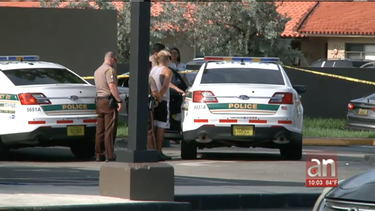 ladron que intento asaltar a sus victimas en un burger king del sw de miami termino disparandose en su propia mano