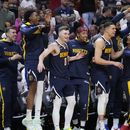 Los Nuggets de Denver festejan la victoria sobre el Heat de Miami, el viernes 9 de junio de 2023, en las Finales de la NBA (AP foto/Wilfredo Lee)