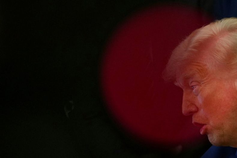 El presidente Donald Trump habla en un evento sobre la producción de carbón, el jueves 4 de junio de 2026, en el Despacho Oval de la Casa Blanca (AP Foto/Julia Demaree Nikhinson)
