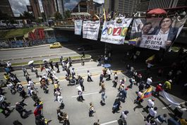 colombia: petro oye a opositores preocupados por la economia