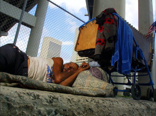 Miami paraliza temporalmente proyecto de casas para desamparados en Virginia Key