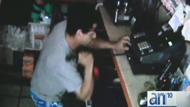 un video de seguridad capta a un ladron que robo en un restaurante mexicano