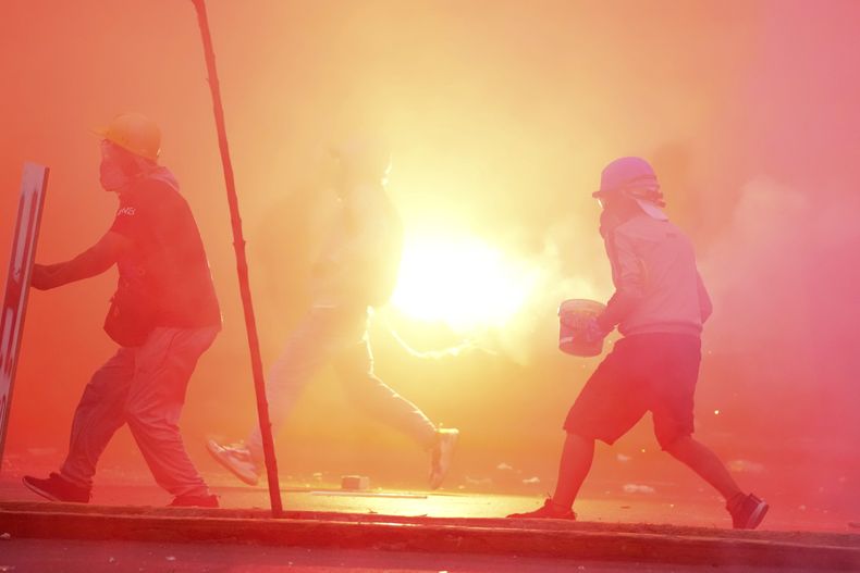 REP-GEN PERÚ-PROTESTAS-GASES LACRIMÓGENOS