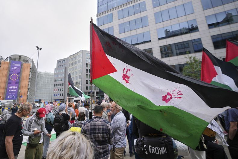Manifestantes palestinos en Bruselas el 23 de junio del 2025. (AP foto/Virginia Mayo)