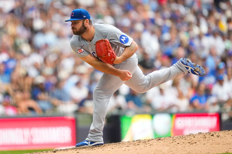 El lanzador de los Cachorros de Chicago, Bryse Wilson, lanza durante la sexta entrada de un partido de béisbol contra los Cerveceros de Milwaukee, el domingo 28 de junio de 2026, en Milwaukee. (Foto AP/Kayla Wolf)