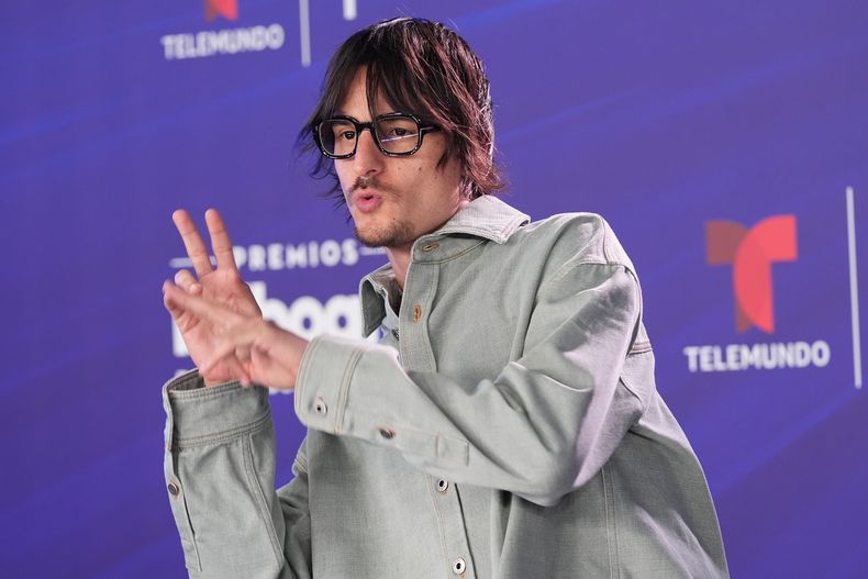 Danny Ocean llega a los Premios Billboard de la Música Latina el jueves 23 de octubre de 2025, en Miami. (Foto AP/Marta Lavandier)