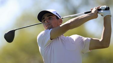 Con récord tras 36 hoyos, Niemann lidera por dos golpes